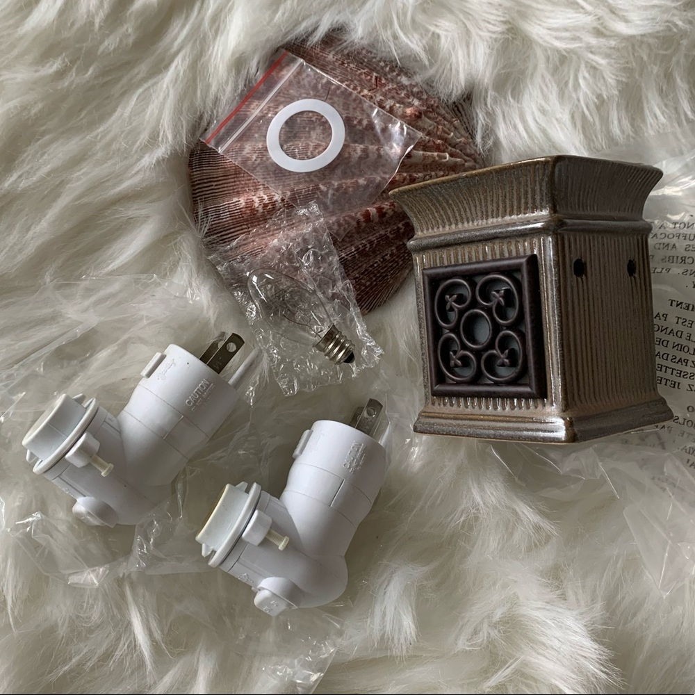 Scentsy | ‘Jane’ Mini Warmer Plug-in 🔌 - Picture 2 of 8